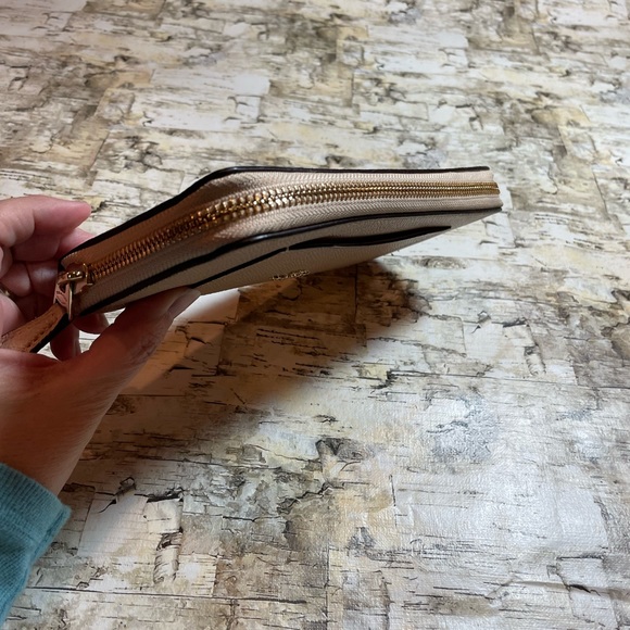 Coach wallet - like new! - Picture 3 of 7